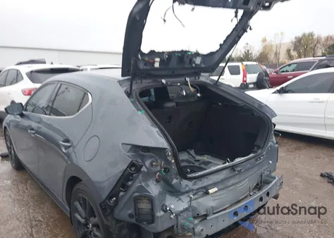 2021 Mazda Mazda3 Premium из США, поврежденный, VIN JM1BPAML9M1320173